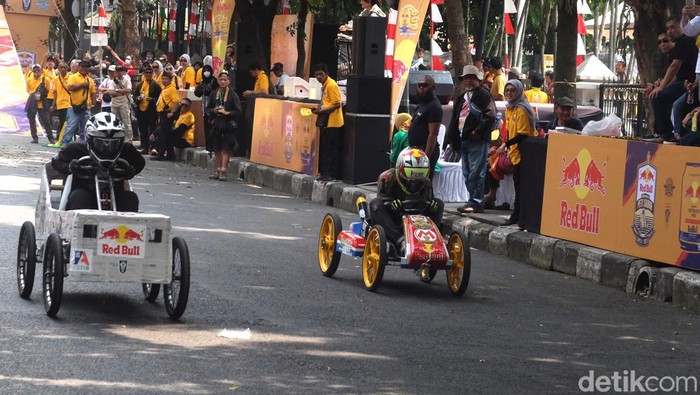 Lomba Kereta Peti Sabun di Jalan Diponegoro, Kota Bandung
