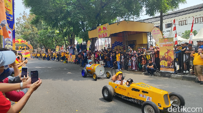 Lomba Kereta Peti Sabun di Jalan Diponegoro, Kota Bandung