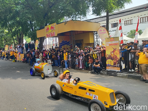 Nostalgia Panitia Lomba Kereta Peti Sabun Bandung