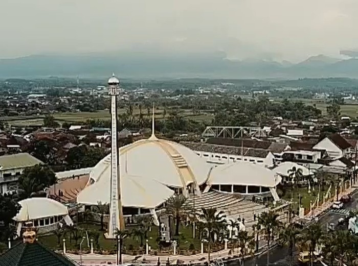 Masjid Jami Al Baitul Amien Jember