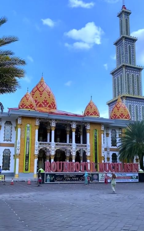 Masjid Roudhotul Muchlisin Jember