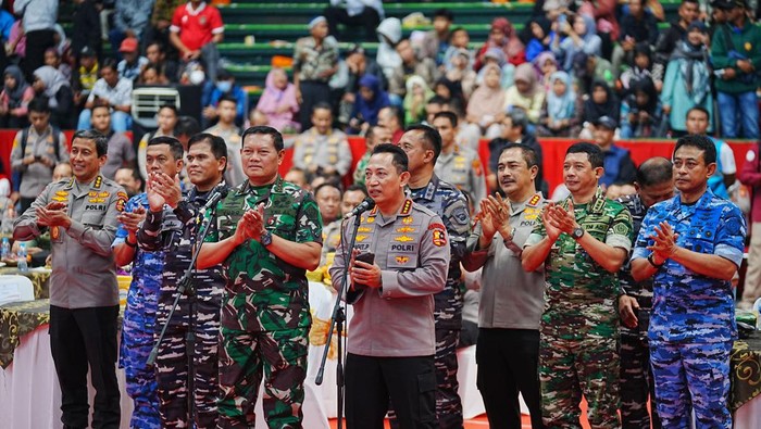 Panglima TNI Laksamana Yudo Margono dan Kapolri Jenderal Listyo Sigit Prabowo hadiri bakti kesehatan dan bakti sosial Altar 89 di Tasikmalaya