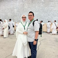 Eddies Adellia bercerai dari Ferry Setiawan pada 2016 ketika sang suami terlibat masalah dugaan penipuan. Pasangan itu memilih rujuk pada 2020 dan menggelar pesta pernikahan yang sederhana.  Foto: Instagram