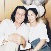 Pasangan artis Teuku Ryan dan Vira Yuniar menikah pada 2004. Namun lima tahun setelahnya, Vira Yuniar menggugat cerai sang suami karena alasan finansial keluarga. Keduanya memutuskan untuk berdamai dan tinggal bersama sejak 2011. Foto: Instagram