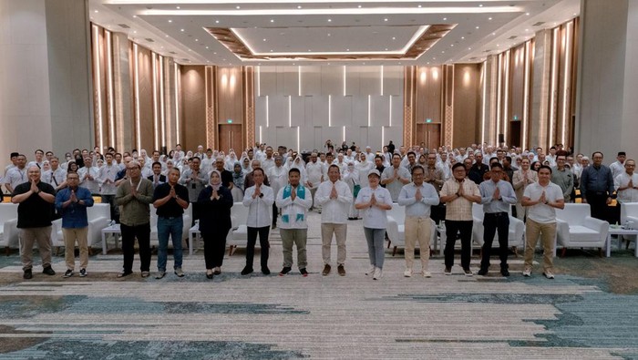 Pegadaian beri hadiah wisata religi untuk karyawan