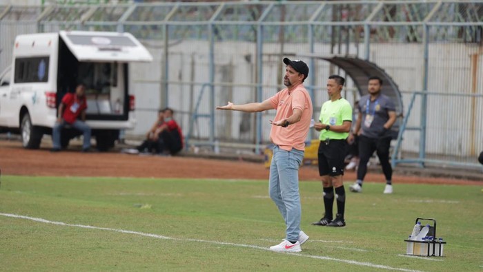 Madura United hanya mampu bermain imbang 0-0 melawan Bhayangkara Presisi Indonesia, Jumat (25/8). Bermain di Stadion Gelora Bangkalan, Laskar Sape Kerrab terlihat diberi perlawanan yang ketat oleh The Guardians.