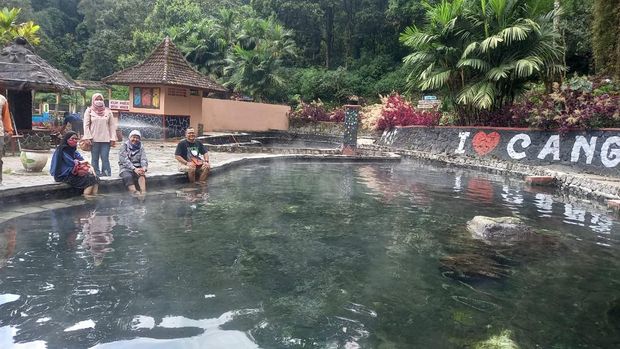 Pemandian Air Panas Cangar