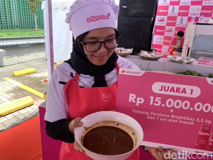 Pemenang Bright Gas Cooking Competition dengan menu semur daging spesial