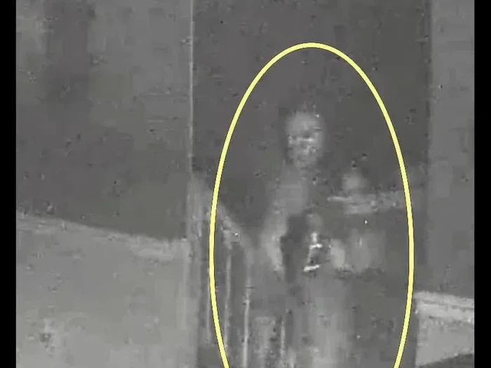 Penampakan hantu di kamera Penampakan hantu di kamera