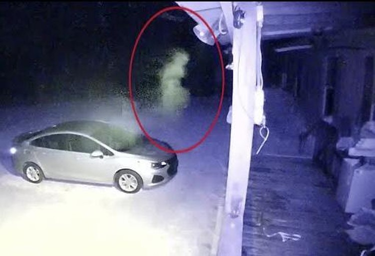 Penampakan hantu di kamera