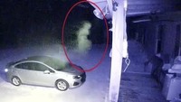 Kamera pendeteksi di Mississippi medeteksi gerakan pada dini hari terlihat bentuk seorang wanita berpakaian, beberapa orang mungkin berpendapat bahwa itu hanyalah uap di dalam udara, tetap saja sangat menyeramkan. (Foto: Reddit)