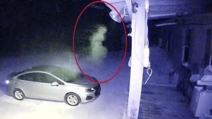 Penampakan hantu di kamera Penampakan hantu di kamera