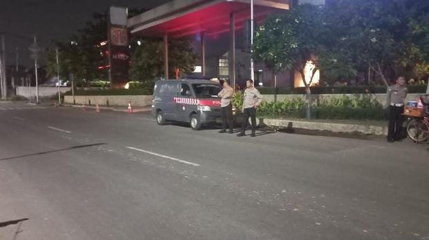 Polisi siaga di kawasan Sawangan, Depok, mengantisipasi balap liar yang dikeluhkan warga dalam program Jumat Curhat