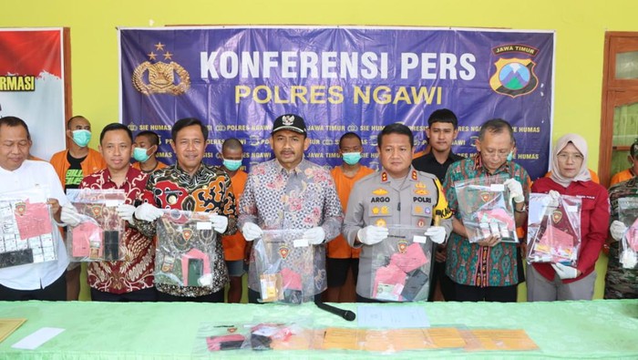 Press release para tersangka kasus narkoba di Ngawi