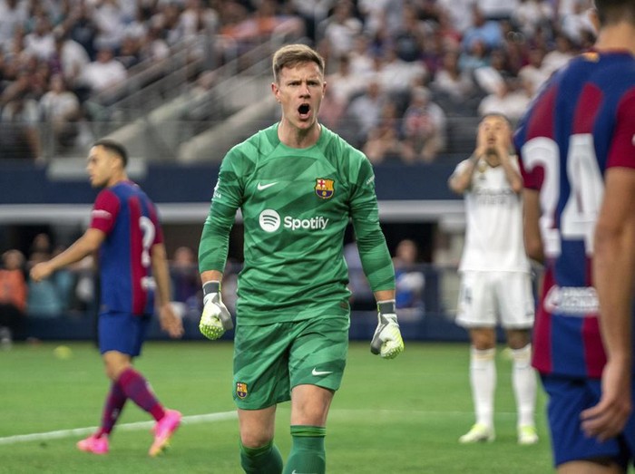 Real Madrid FC Barcelona Soccer FC Barcelona goalkeeper Marc-Andre ter Stegen celebrates a defensive stop during the second half of a Champions Tour soccer match against Real Madrid, Saturday, July 29, 2023 at AT&T Stadium in Arlington, Texas. FC Barcelona won 3-0. (AP Photo/Jeffrey McWhorter)