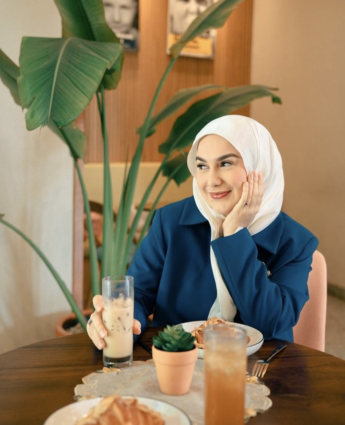 Romantisnya Irish Bella Saat Kulineran Bareng Ammar Zoni Romantisnya Irish Bella Saat Kulineran Bareng Ammar Zoni