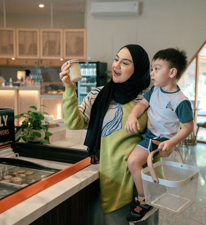 Romantisnya Irish Bella Saat Kulineran Bareng Ammar Zoni Romantisnya Irish Bella Saat Kulineran Bareng Ammar Zoni
