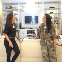 Putih mewarnai hampir di segala sudut ruang sehingga semakin memberi kesan lapang. (Foto: YouTube/MelaneyRicardo)