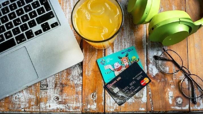 Syarat untuk membuat kartu kredit BRI secara online dan offline.