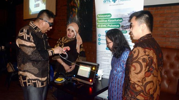 Fistula ani adalah terbentuknya saluran abnormal di antara ujung usus besar dan kulit pada area anus atau dubur.