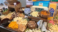 Sesi terakhir ditutup dengan DIY Modern Cheese Plate. Ini dia berbagai jenis keju California. Beberapa keju pun belum masuk ke Indonesia. Foto: Detikcom / Atiqa Rana