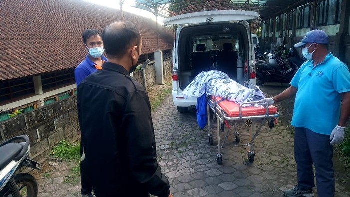 WNA asal Prancis yang ditemukan tewas saat diving di Pantai Jemeluk, Desa Purwakerti, Kecamatan Abang, Kabupaten Karangasem, Kamis (24/8/2023). (Dok.Polres Karangasem)