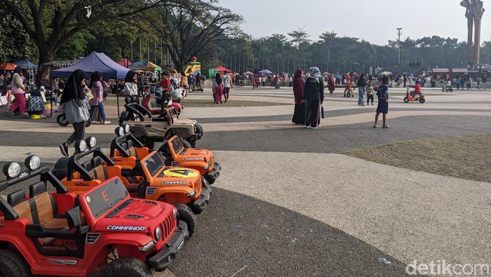 Akhir pekan di Lapangan Tegalega Bandung.