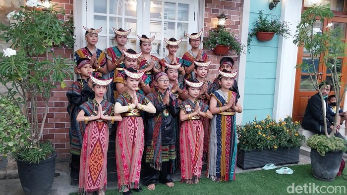 Anak-anak di Kota Malang saat memakai baju adat daerah
