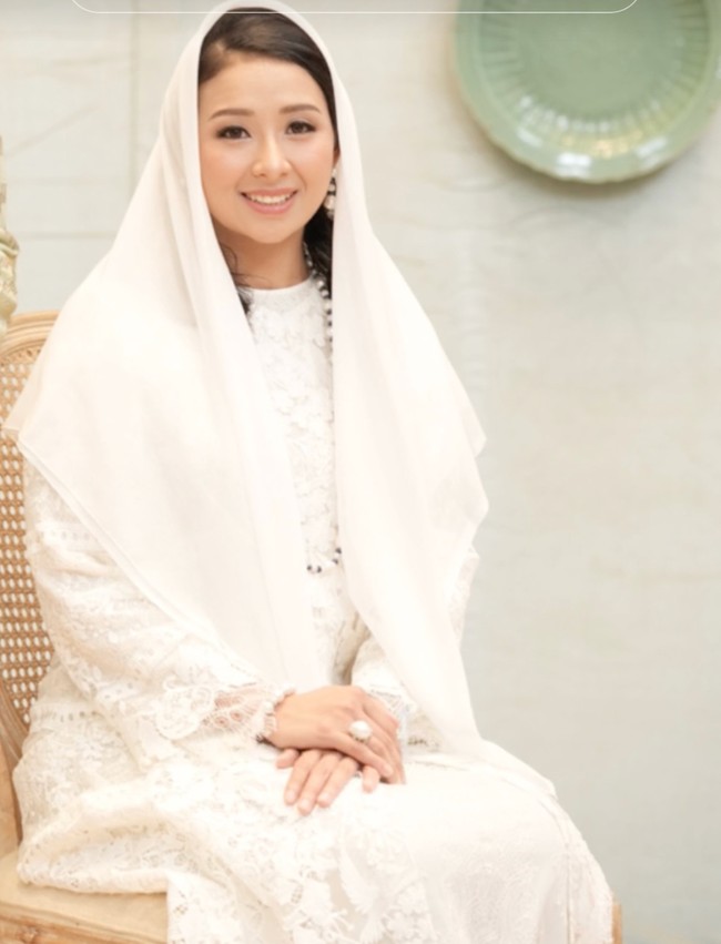 Sandiaga Uno dan Mpok Nur tak mengungkapkan secara jelas kapan pernikahan Aneesha Atheera digelar. Dalam unggahan di TikTok Nur Asia Uno hanya menuliskan kalau pengajian itu digelar menjelang akad nikah Aneesha. Foto: Dok. TikTok @mpoknurasia/Instagram @sandiuno