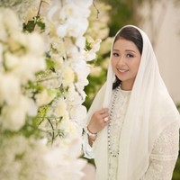 Anneesha Atheera putri sulung Sandiaga yang akan menikah lahir di Newport Beach, California, Amerika Serikat pada 25 Juli 1997. Dia merupakan lulusan Northeastern University, Boston, Amerika Serikat. Anneesha kuliah dengan mengambil dua gelar sekaligus yaitu Human Services dan Communication Studies. Foto: Dok. TikTok @mpoknurasia