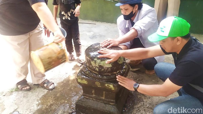 Batu diduga yoni dan lapik arca di asrama Kodim Klaten, Minggu (27/8/2023).