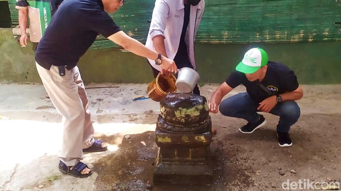 Batu diduga yoni dan lapik arca di asrama Kodim Klaten, Minggu (27/8/2023).