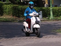 Buat Bikers, Ini Cara Aman Lewati Polisi Tidur