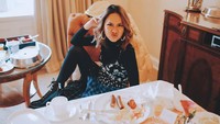 Begini gaya BCL saat selepas makan. Gayanya saat makan ini sukses menarik perhatian netizen. Foto: Instagram @bclsinclair