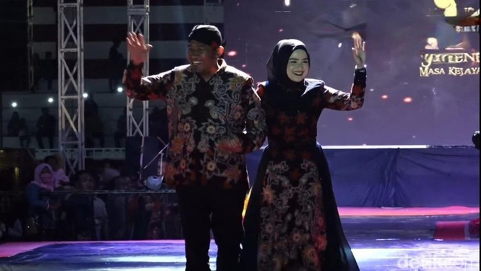Bupati Fauzi dan istri di Sumenep Batik Festival 2023