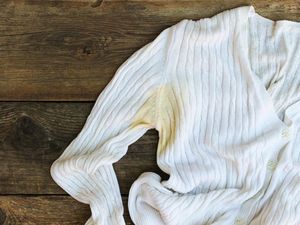 Noda Membandel di Pakaian? Coba Bersihkan dengan 4 Bahan Dapur Ini