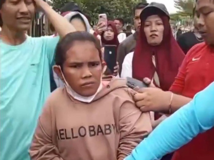 Emak-emak copet ditangkap warga saat beraksi saat jalan santai