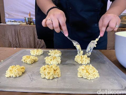 Ini Tips Membuat Kue Emping Melinjo yang Renyah Gurih