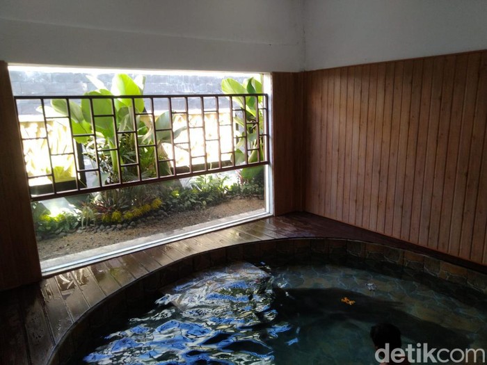 Fasilitas baru Pemandian Air Panas Cangar di Kota Batu
