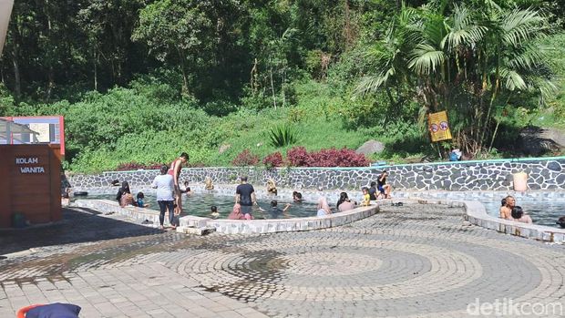 Fasilitas baru Pemandian Air Panas Cangar di Kota Batu Fasilitas baru Pemandian Air Panas Cangar di Kota Batu