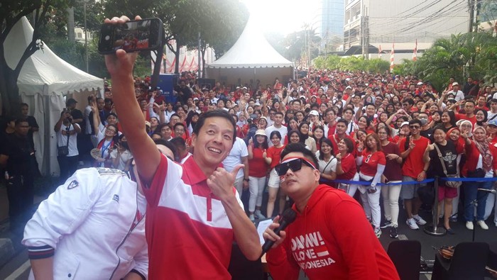 Gebyar Merah Putih Serukan Nasionalisme hingga Peduli Lingkungan PT Bank Central Asia Tbk (BCA) menyelenggarakan kegiatan Gebyar BCA Merah Putih dalam rangka memperingati Hari Ulang Tahun (HUT) Republik Indonesia ke-78. Kegiatan ini diikuti lebih dari 1.000 peserta yang terdiri dari jajaran Direksi dan Komisaris BCA, karyawan BCA (Insan BCA), hingga masyarakat umum yang mengikuti kegiatan car free day di Jakarta (27/8).