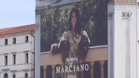 Billboard Georgina yang menjadi model Guess muncul di Italia.  (Foto: Dok. Instagram Georgina Rodriguez, Guess)