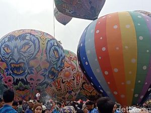 Puluhan Balon Mengudara dalam Java Ballon Attraction di Wonosobo