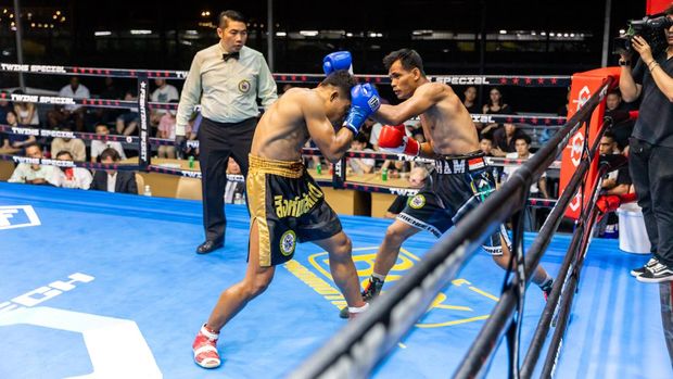 Jon Jon Jet, Ilham Leoisa, dan Emanuel Nahak beraksi dalam laga WBC Asia Continental, Bangkok, Sabtu (26/8/2023)