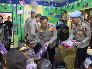 Bangun TK Gratis, Bripka Heri Diberi Tiket Sekolah Perwira oleh Kapolri