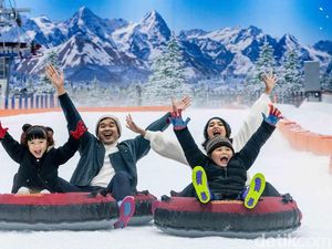 Akhir Tahun Hemat, Main di Trans Snow World Surabaya Aja!