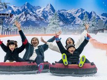 Akhir Tahun Hemat, Main di Trans Snow World Surabaya Aja!