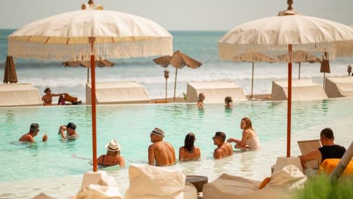 Mari Beach Club Bali berlokasi di Jalan Pantai Batu Belig Nomor 66, Kerobokan, Badung, Bali. (Instagram Mari Beach Club)