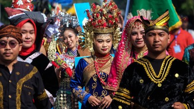Mengenalkan Busana Adat Nusantara