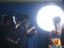 Menjajal Perangkat Pencahayaan Terbaru Zhiyun Bareng Darwis Triadi